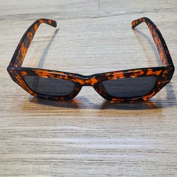 Tortoise Shell Sunglasses - Picture 2 of 4